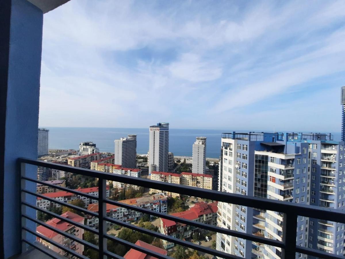 Pirosmani Mini Hotel Batoemi Buitenkant foto