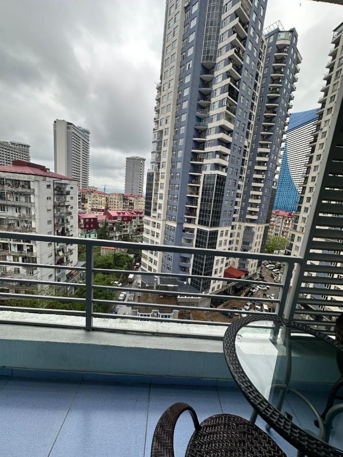 Pirosmani Mini Hotel Batoemi Buitenkant foto