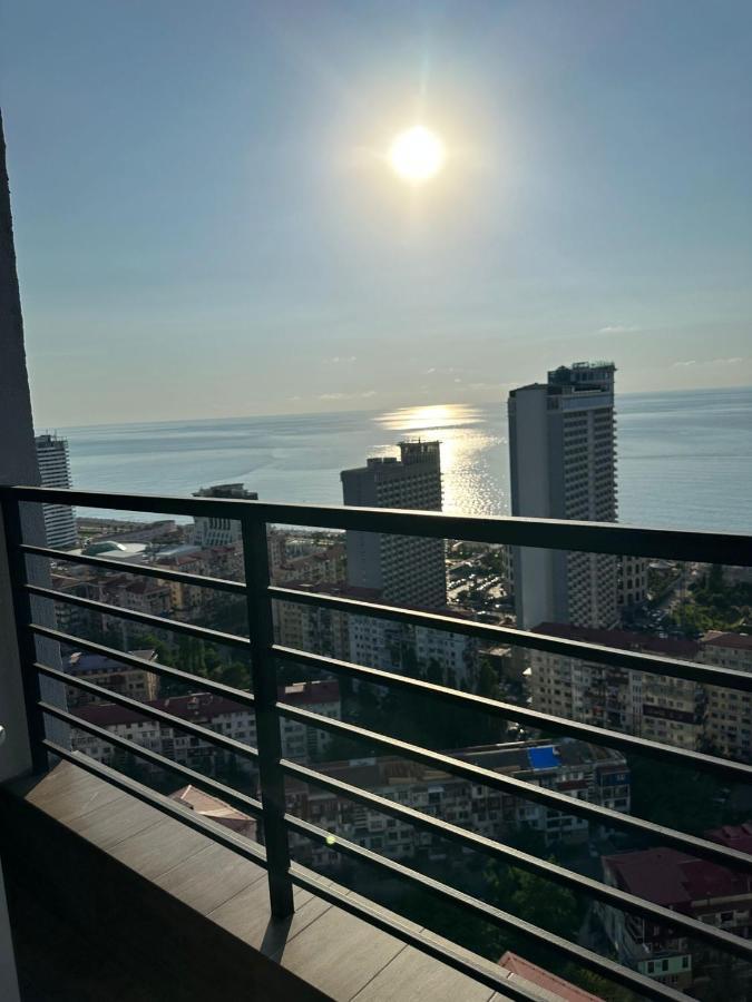 Pirosmani Mini Hotel Batoemi Buitenkant foto