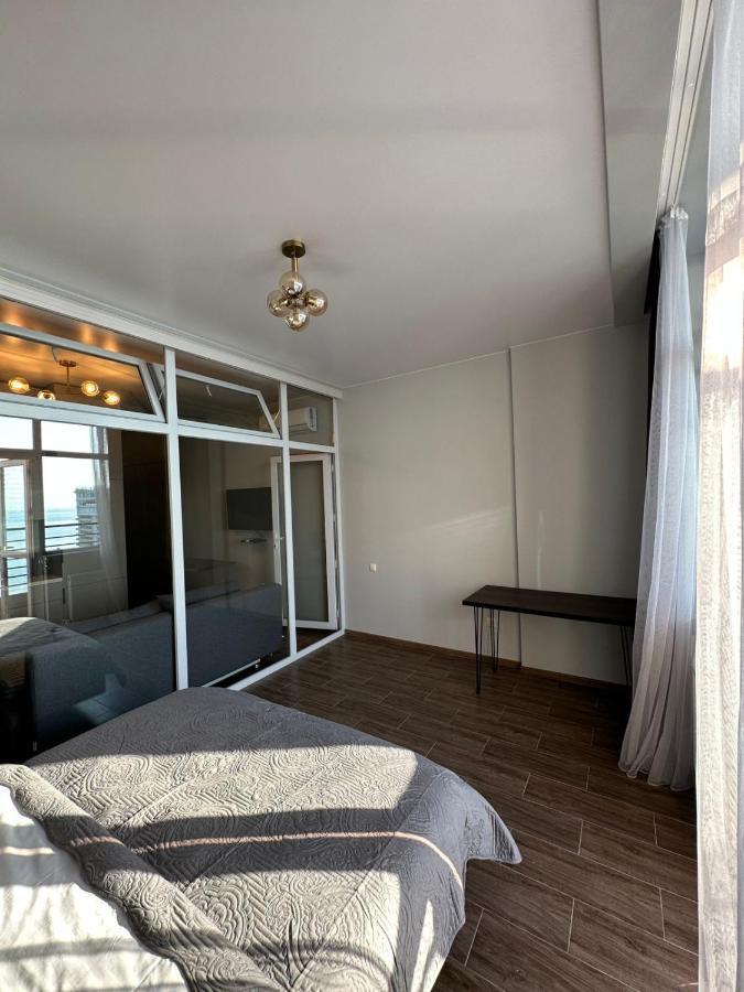 Pirosmani Mini Hotel Batoemi Buitenkant foto