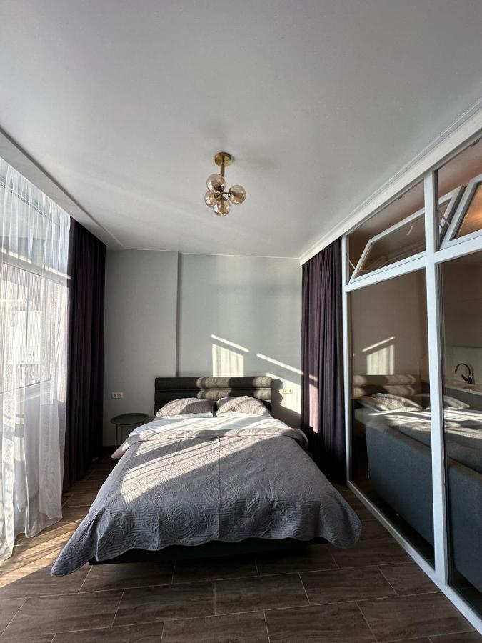Pirosmani Mini Hotel Batoemi Buitenkant foto