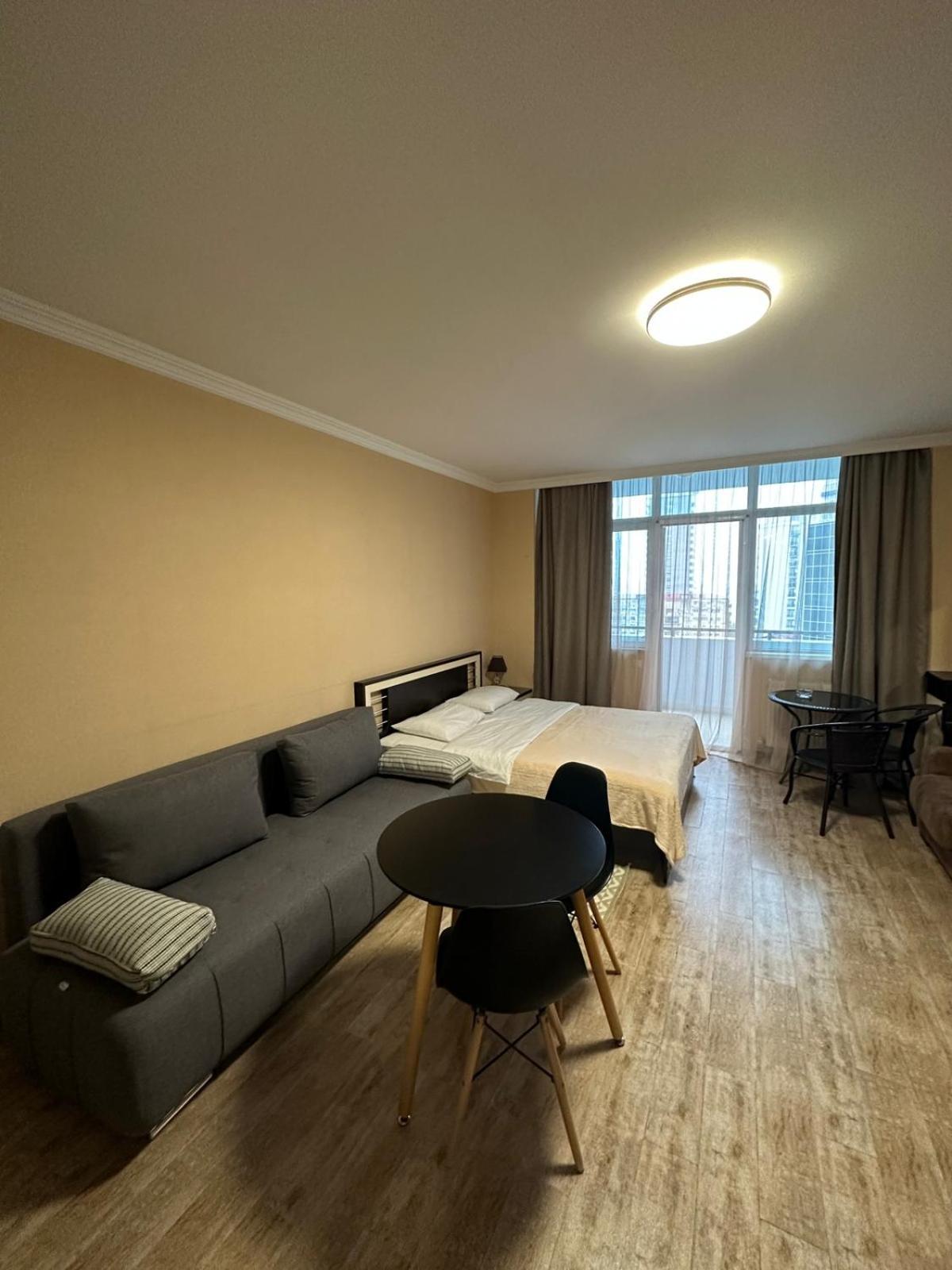 Pirosmani Mini Hotel Batoemi Buitenkant foto