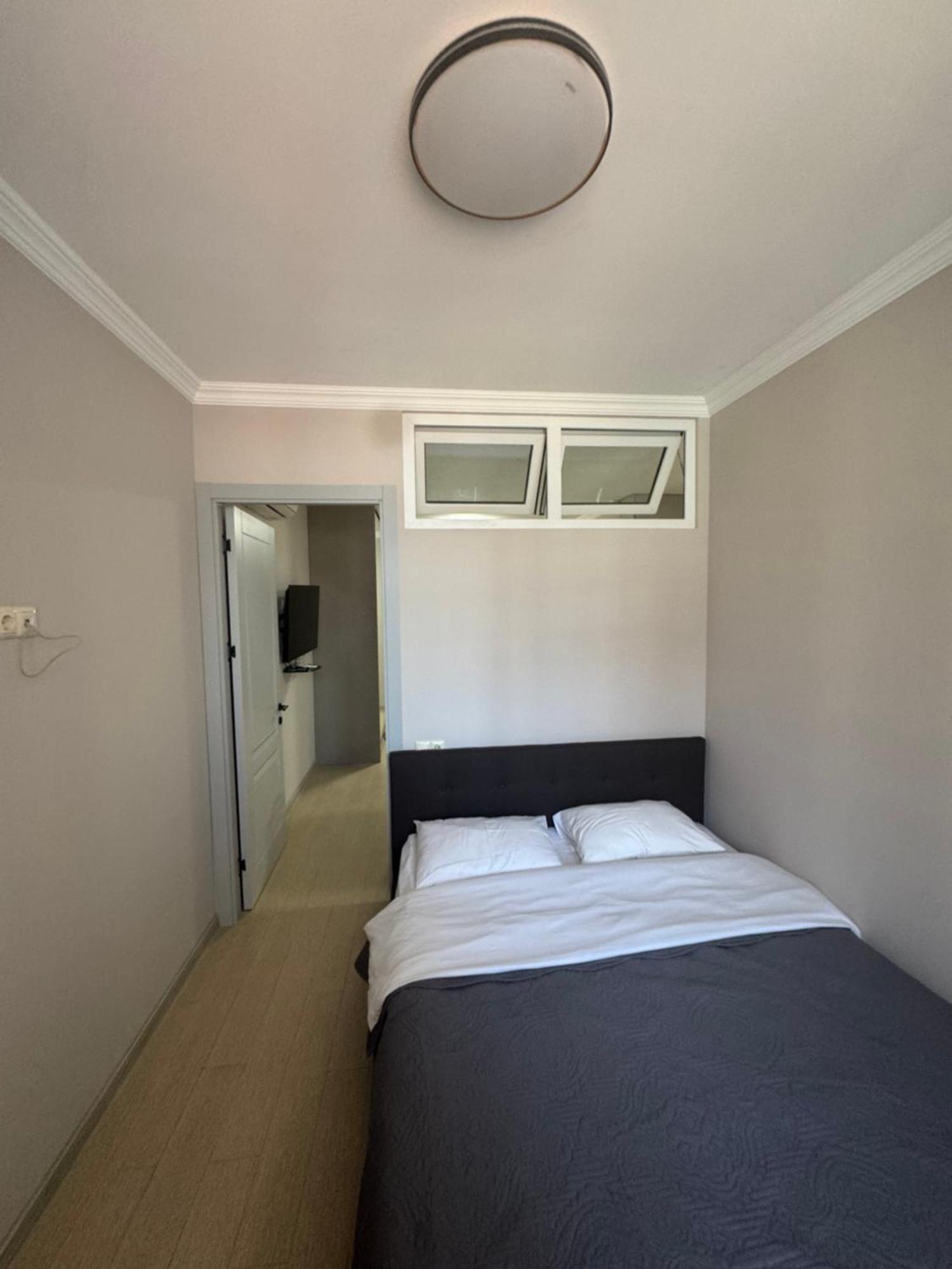 Pirosmani Mini Hotel Batoemi Buitenkant foto