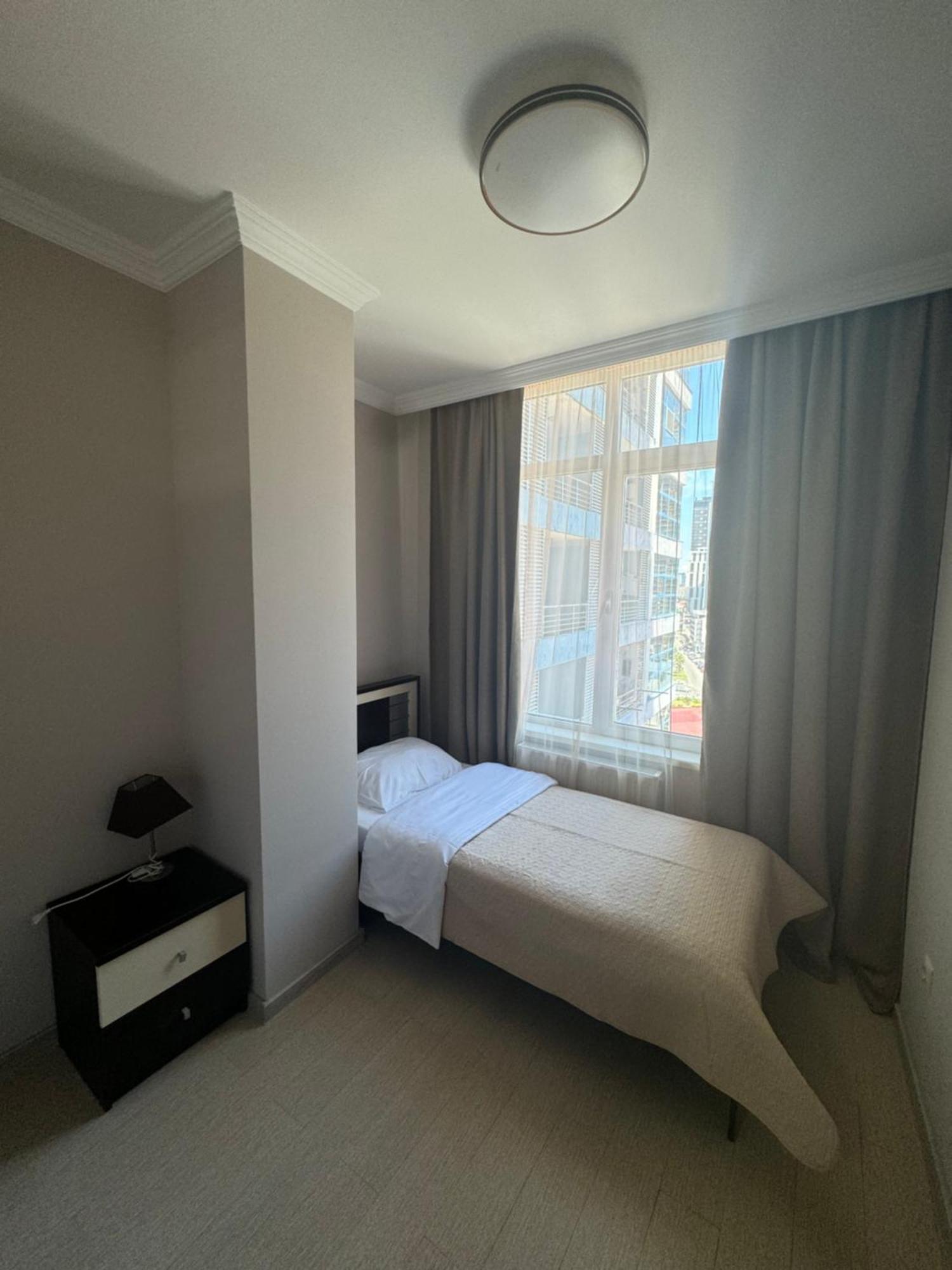 Pirosmani Mini Hotel Batoemi Buitenkant foto