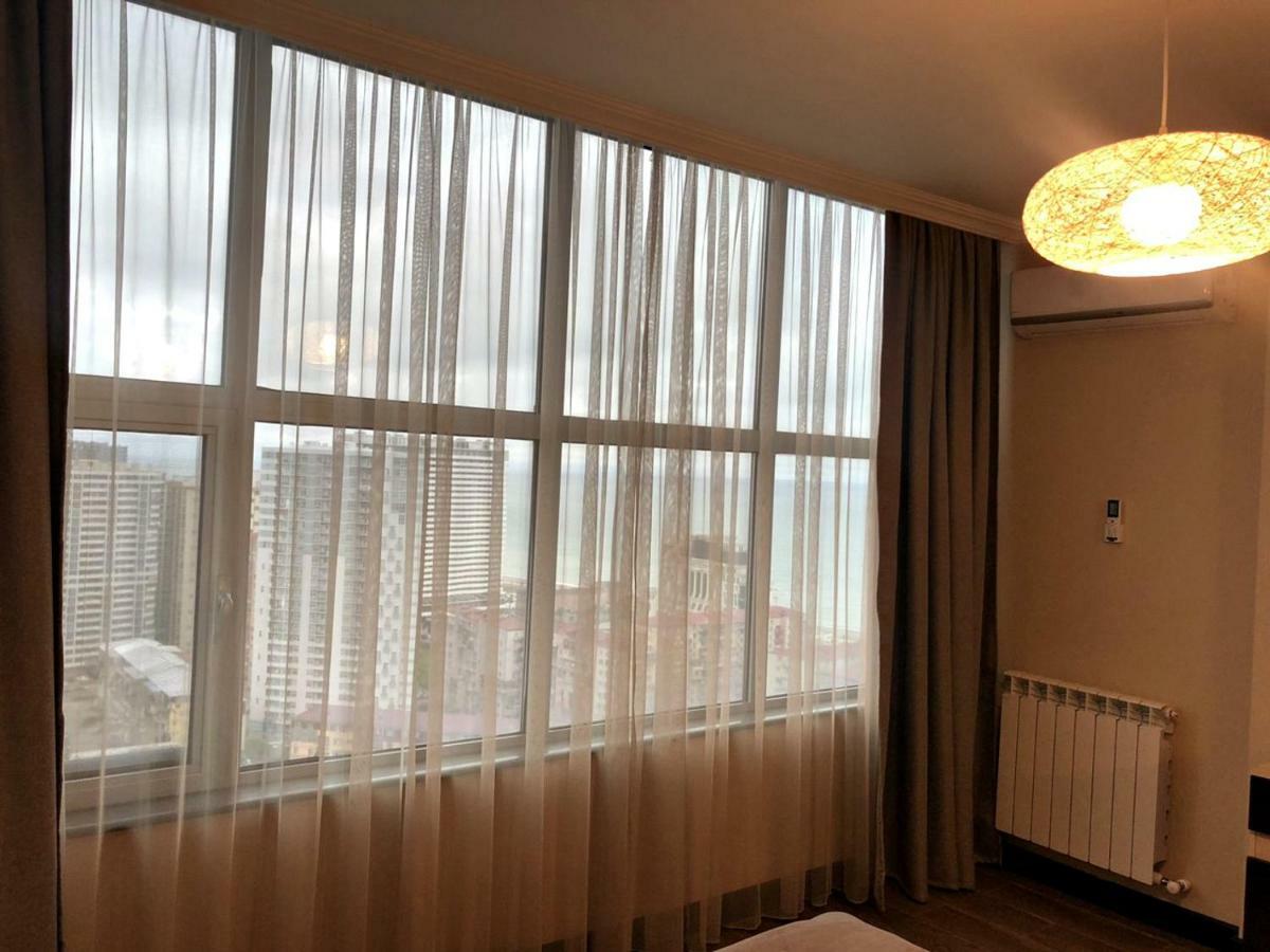 Pirosmani Mini Hotel Batoemi Buitenkant foto