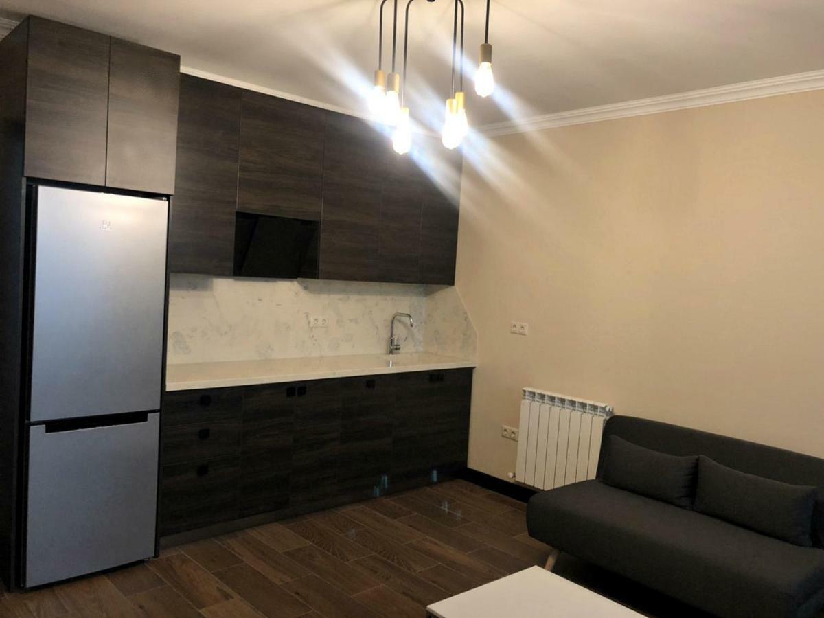 Pirosmani Mini Hotel Batoemi Buitenkant foto